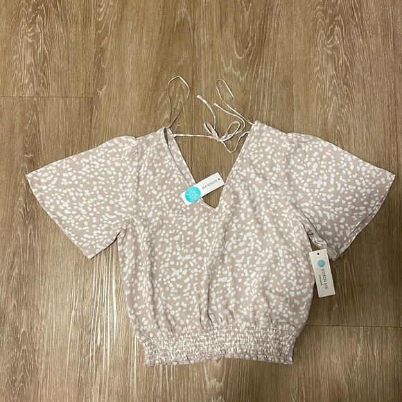 Pale pink and dotted small V neck blouse. - Picture 2 of 5